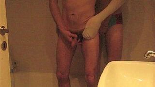 friends in the bathtub - porn video