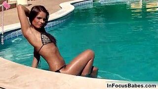 Brunette girl loves to have orgasms - porn video
