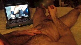 Hairy stud jerk off - porn video